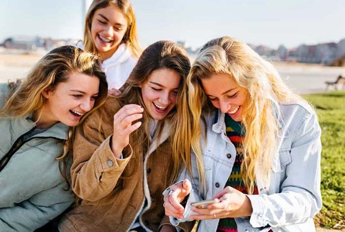 20 سخنان بزرگان در مورد دوستی+ پیام ارزش رفاقت